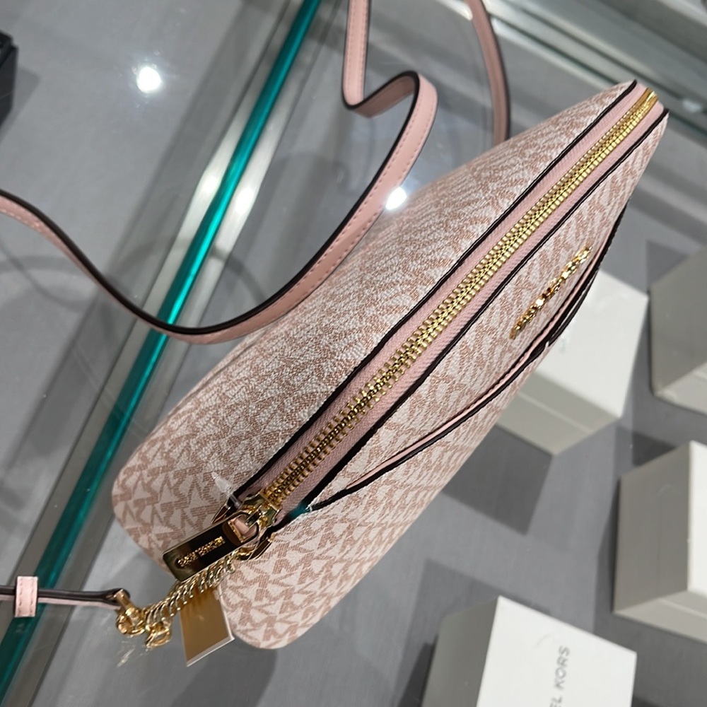 MICHAEL KORS Jet Set Medium Logo Dome Satchel Crossbody
Optic Whit/Rose Gold
NWT - Picture 5 of 16